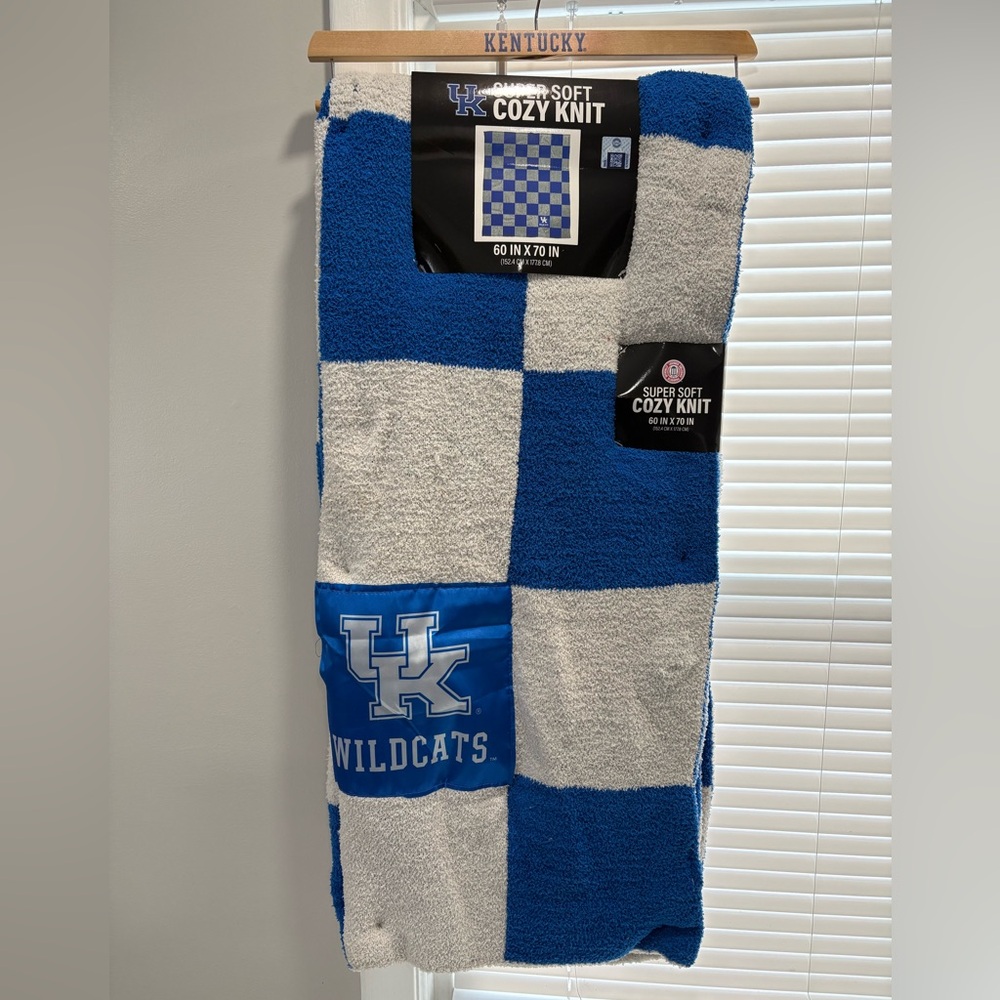 Kentucky Wildcats Cozy Knit Blanket